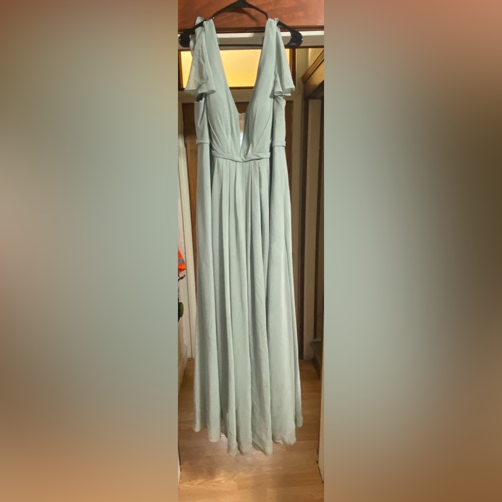 Elegant Mint Green Evening Gown